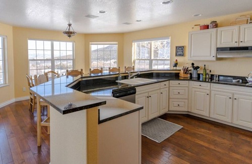 Mesa House | Lone Eagle: Tranquil Stay Near Powderhorn Ski Reso