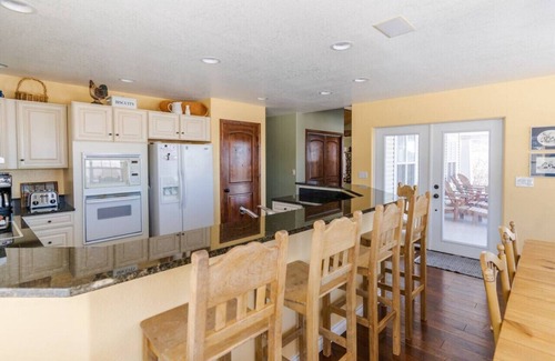 Mesa House | Lone Eagle: Tranquil Stay Near Powderhorn Ski Reso