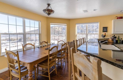 Mesa House | Lone Eagle: Tranquil Stay Near Powderhorn Ski Reso