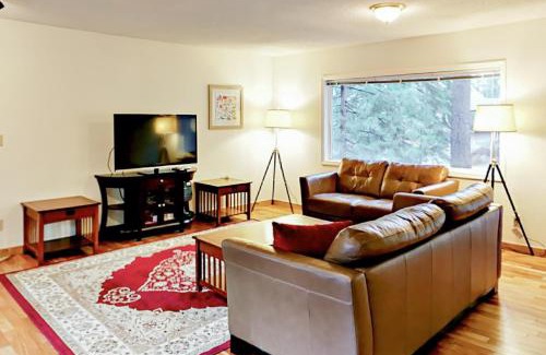 Montgomery Estates House | Lone Indian Charms