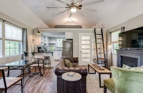 Weatherford House | Lone Pine Cabin - Weatherford, Texas