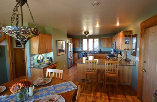 Highland Pines Cabin | Lone Pine Lodge - Prescott Cabin Rentals