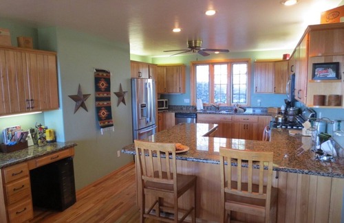 Highland Pines Cabin | Lone Pine Lodge - Prescott Cabin Rentals