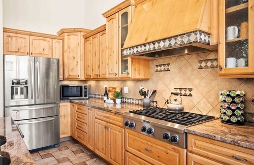 Bailey House | Lone Rock Mountain Retreat w/Views & Private Lake!