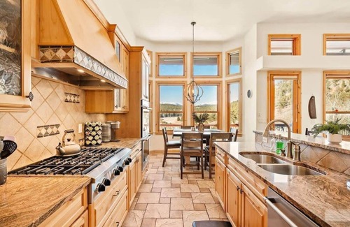Bailey House | Lone Rock Mountain Retreat w/Views & Private Lake!