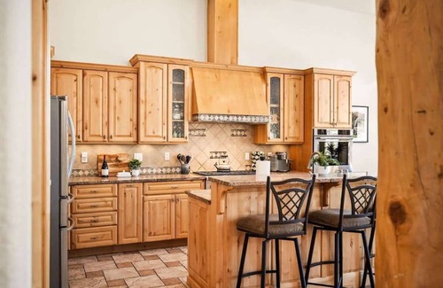 Bailey House | Lone Rock Mountain Retreat w/Views & Private Lake!