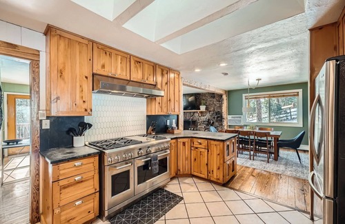 North Central Evergreen House | Lone Spruce Lodge- Mountain Tranquility with City Convenience in Evergreen