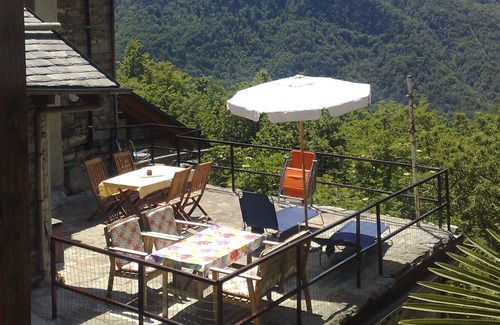 Valleggia House | Lone-standing vacation home in the mountain village of Valleggia in Piemont