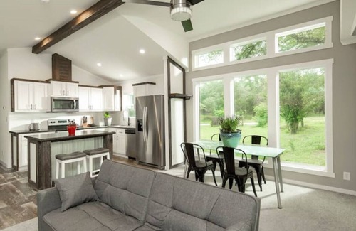 West Oak Hill House | Lone Star Cottage - 15 minutes to downtown