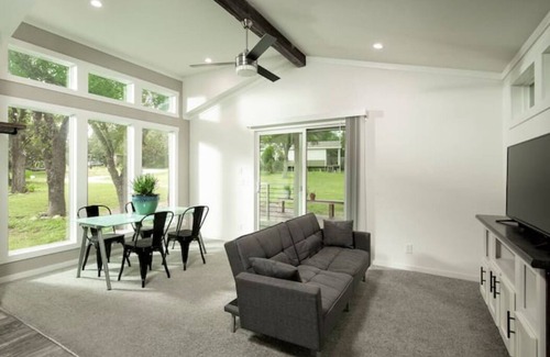 West Oak Hill House | Lone Star Cottage - 15 minutes to downtown