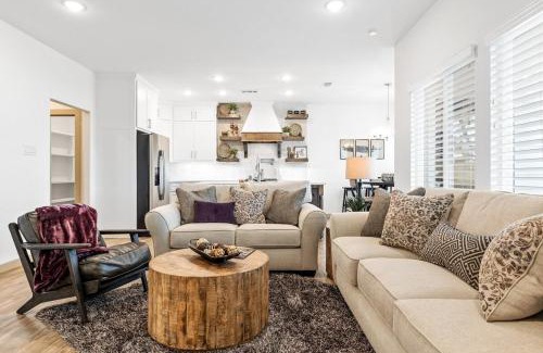 Central Arlington House | Lone Star Escape