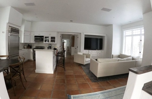 Gallatin Gateway House | Lone Star Guest House