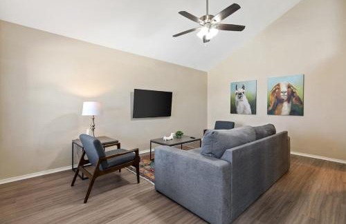 Dallas House | Lone Star Hideaway