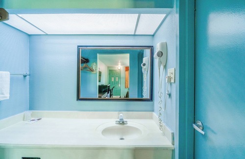 Harlingen Hotel | Lone Star Inn & Suites by OYO Harlingen TX