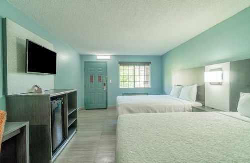 Harlingen Hotel | Lone Star Inn & Suites by OYO Harlingen TX