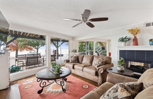 Gun Barrel City House | Lone Star Lake Cottage-NEW Trex Deck, boat dock