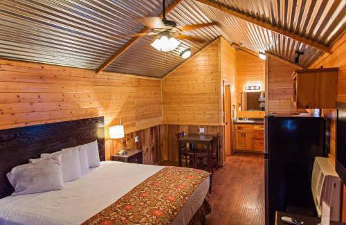 Big Lake Hotel | Lone Star Lodge