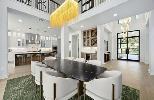 Leander House | Lone Star Luxe Luxury Getaway On Lake Travis