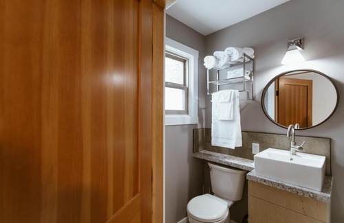 Rossland Hotel | Lone Star Motel