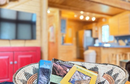 Island Park Cabin | Lone Star Retreat* 1Br, 1Ba+ Loft, Sleeps 4, 40 Mins to Yellowstone, Bbq Grill