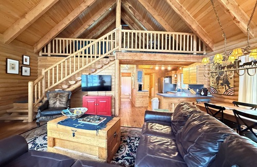 Island Park Cabin | Lone Star Retreat* 1Br, 1Ba+ Loft, Sleeps 4, 40 Mins to Yellowstone, Bbq Grill