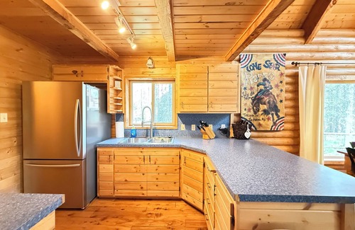 Island Park Cabin | Lone Star Retreat* 1Br, 1Ba+ Loft, Sleeps 4, 40 Mins to Yellowstone, Bbq Grill