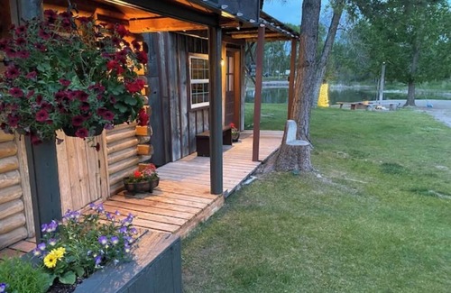 Idaho Falls Apartment | Lone Wolf Cabin At Mountain River Ranch