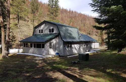 Hereford House | Lone Wolf Lodge in Wallowa-Whitman National Forest