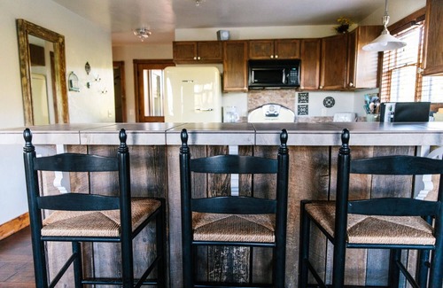 Spanish Valley Cabin | Lonebranch Cabin @ Whispering Oaks, 20 miles from Moab!
