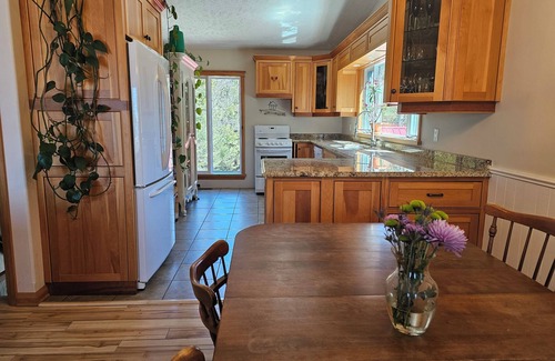 Manitoulin District House | Lonely Bay Beach House - stunning private sand beach, modern home *30 day min*