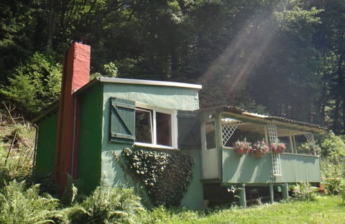 Longkamp House | Lonely mountain hut on the stream edge