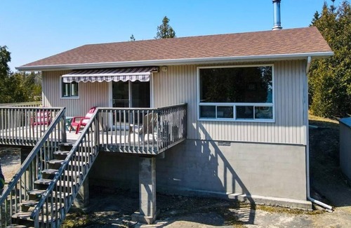 Manitoulin District Cottage | lonesome bay lakefront getaway