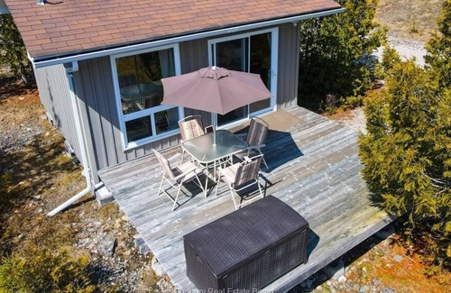 Manitoulin District Cottage | lonesome bay lakefront getaway