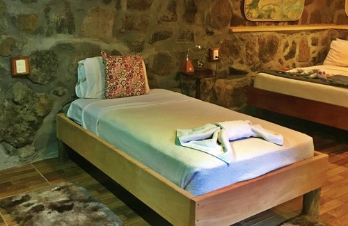 Puerto Ayora Bed & Breakfast | Lonesome George Ecolodge 2