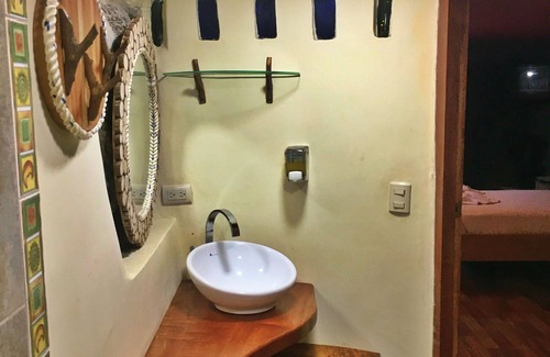 Puerto Ayora Bed & Breakfast | Lonesome George Ecolodge 2