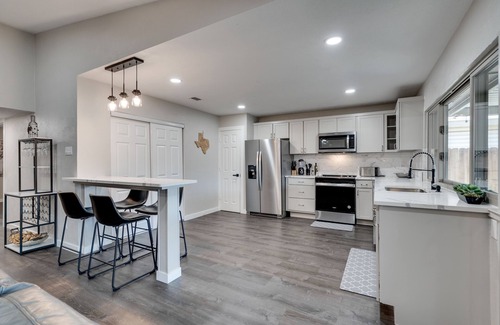 The Colony House | LoneStar Getaway
