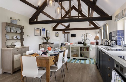 Cirencester House | Long Barn has been tastefully refurbished to a high standard, with swimming pool