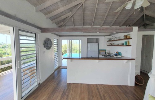 Willikies Cottage | Long Bay Gem -1 bedroom cottage with Pool above the Beach