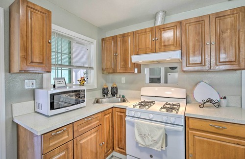 Harbor Apartment | Long Beach Apt ~ 9 Mi to Shoreline Village & Beach