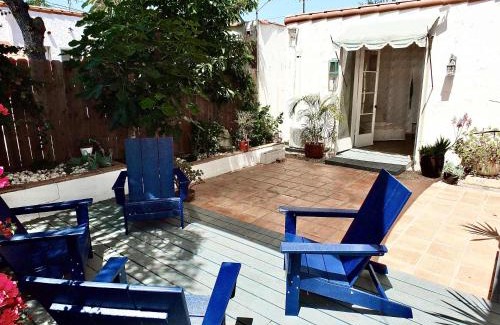 Zaferia House | Long Beach Breeze - Dreamy 2 BR Near Anaheim Street