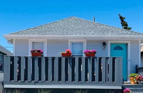 East Atlantic Beach House | Long Beach Bungalow in West End - 2 blocks to beach