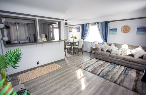 Circle Area Apartment | Long Beach Cozy Retreat Pet Allowed!Washer & Dryer