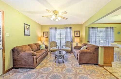 Long Beach House | Long Beach Hideaway Walk to Beach, Shops and Bars!