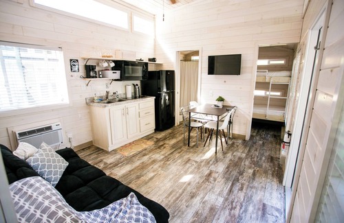 Steele Creek Cabin | Long Cove Resort & Marina