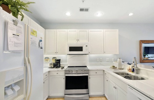 St. Simons Island Condo | Long distance marsh views anda community pool