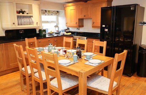 Hepworth Cottage | LONG ING FARM, pet friendly, with hot tub in Hade Edge, Yorkshire