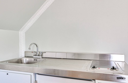 South Valley Stream House | Long Island Duplex By Airport & Train