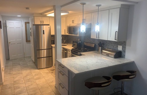 Centerport Apartment | Long Island waterfront 1-bedroom with fitness room and pool access