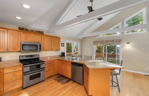 Moultonborough House | Long Island Winnipesaukee Home For 6 Short Drive From Long Island Beach