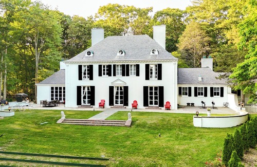 Cold Spring Harbor House | Long Island’s most unique stay! Beautiful home on The Gold Coast.